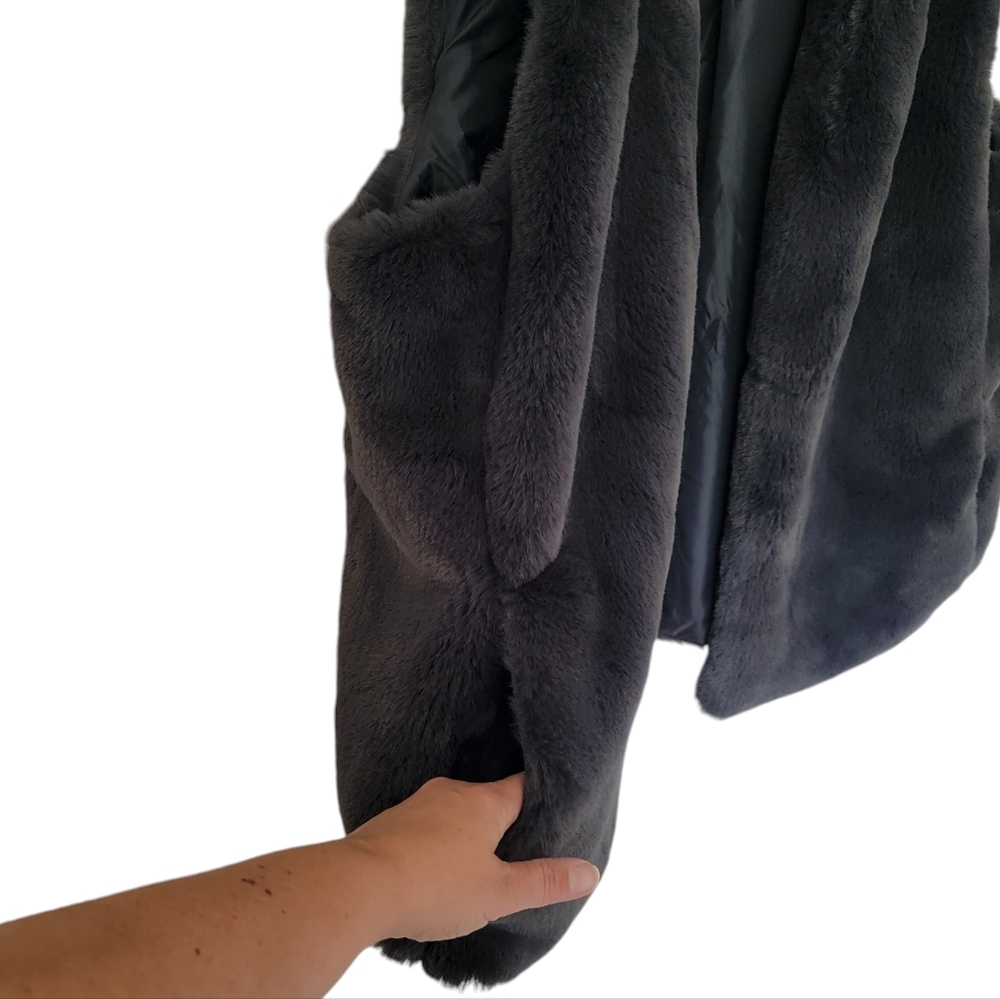 Joe Fresh Faux Fur Vest Open Front Gray Soft Cozy Layering Piece Women’s… - Picture 6 of 13